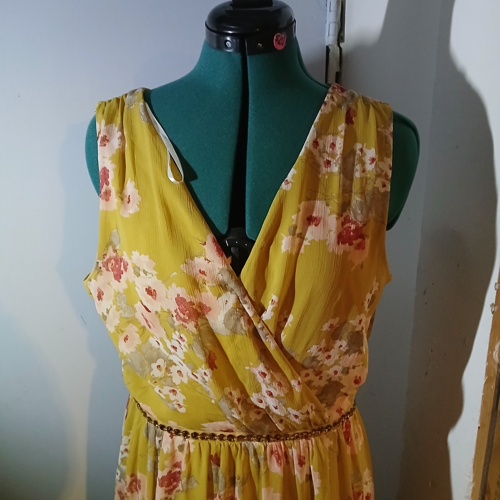 Chic Floral Wrap Midi Dress in Yellow